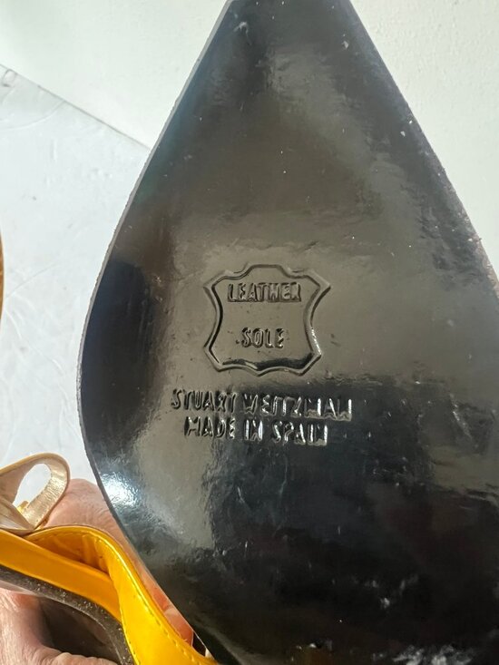 $600 STUART WEITZMAN POINTY SLINGBACK PATENT PUMPS SZ 10 YELLOW